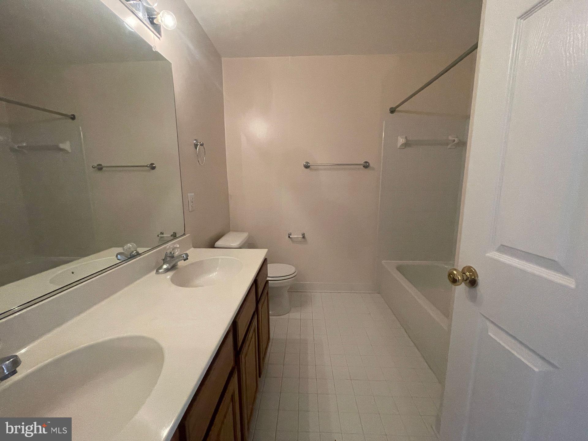 FAIRFAX METRO SQUARE - Residential Lease