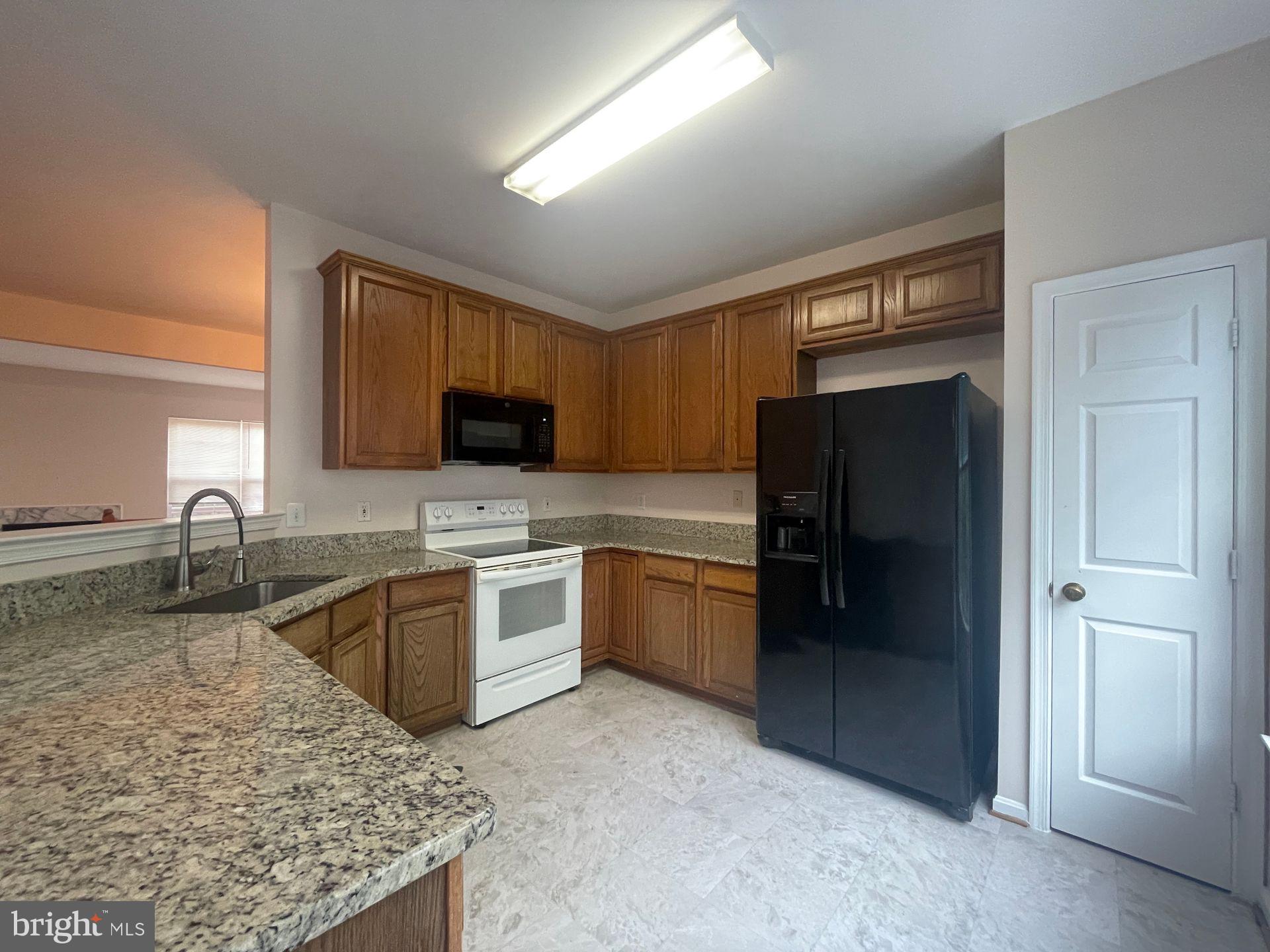 FAIRFAX METRO SQUARE - Residential Lease