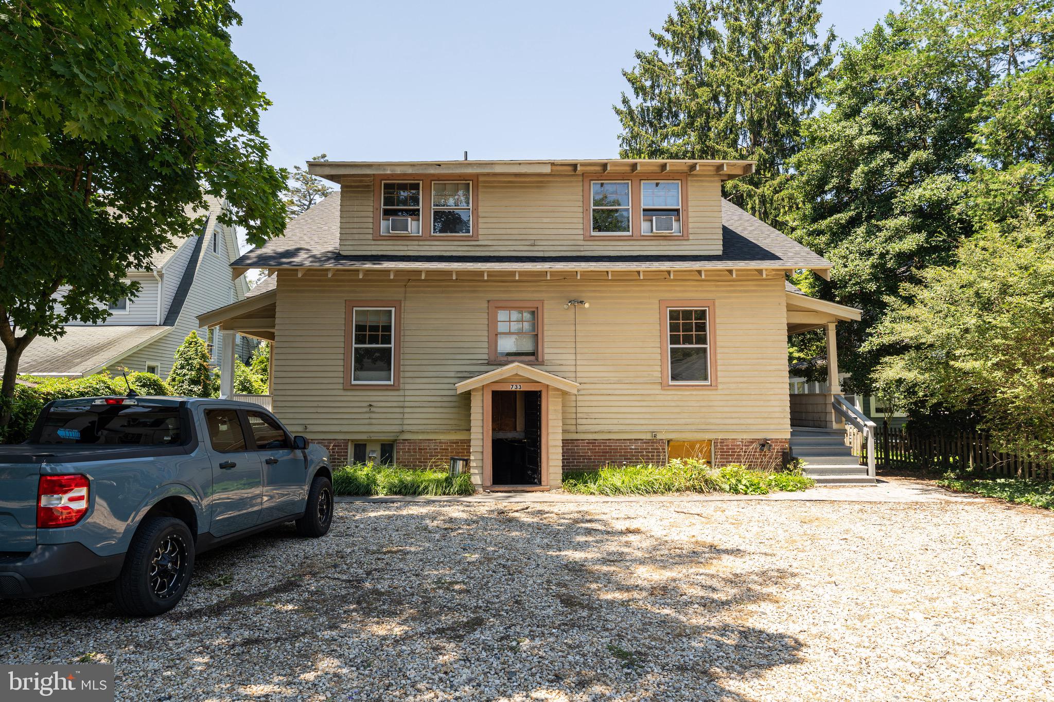 733 CAMDEN AVENUE B
