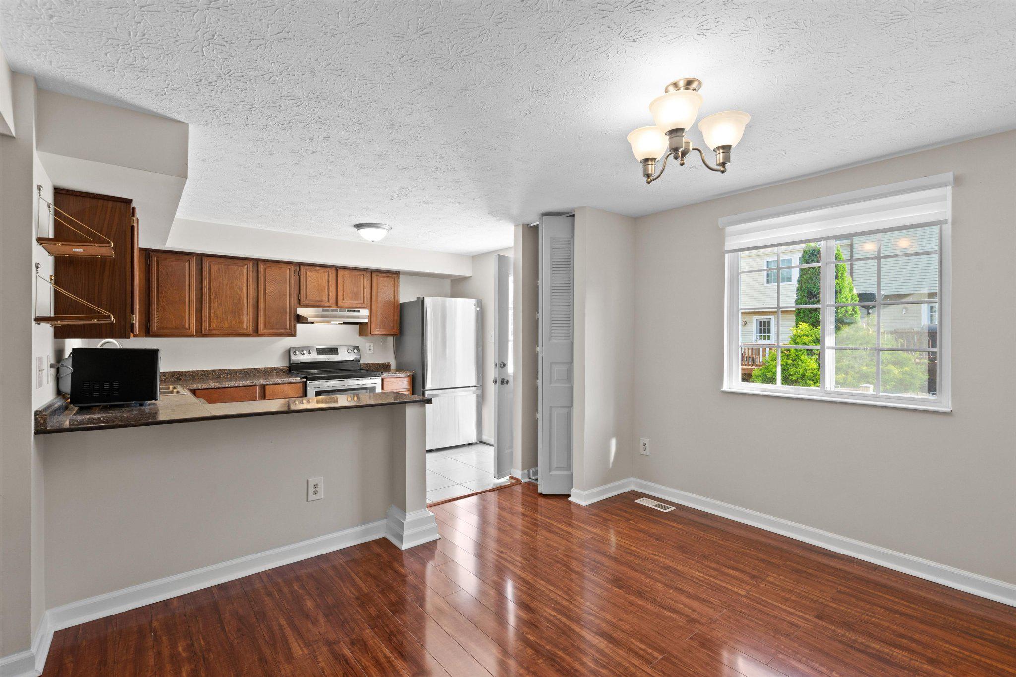 COURTS OF TYSONS - Residential