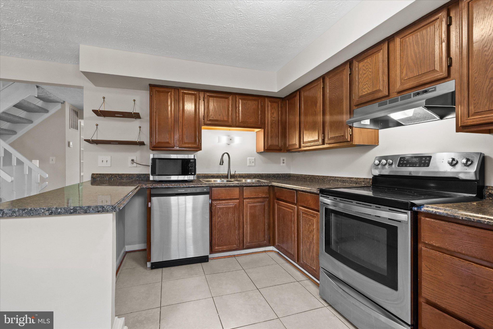 COURTS OF TYSONS - Residential