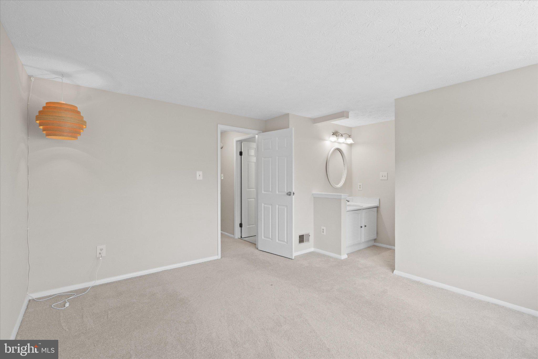 COURTS OF TYSONS - Residential