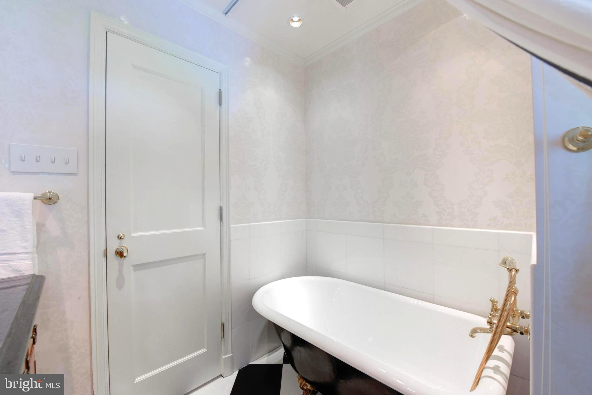 CHESTERBROOK WOODS - Residential