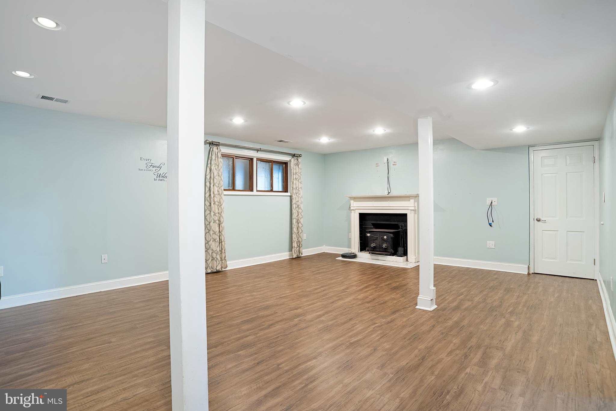 ELMHURST - Residential