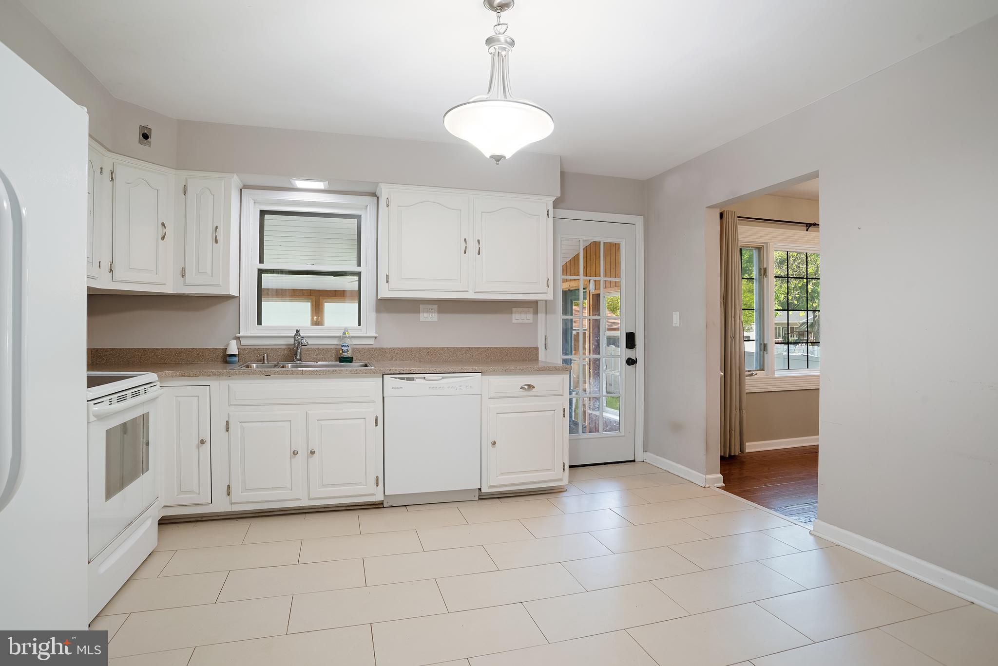 ELMHURST - Residential