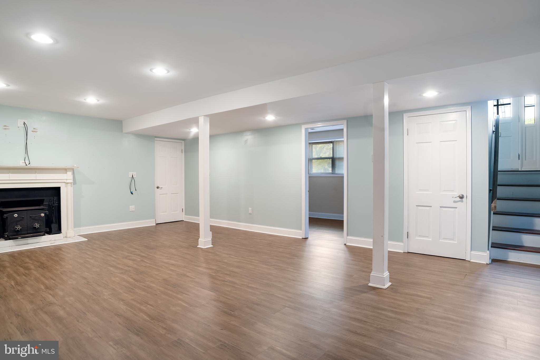 ELMHURST - Residential