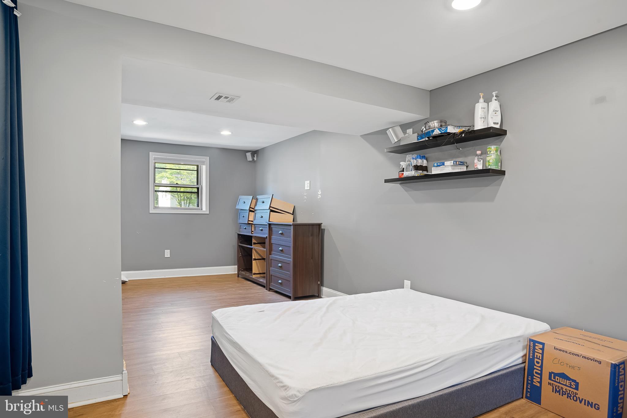 ELMHURST - Residential