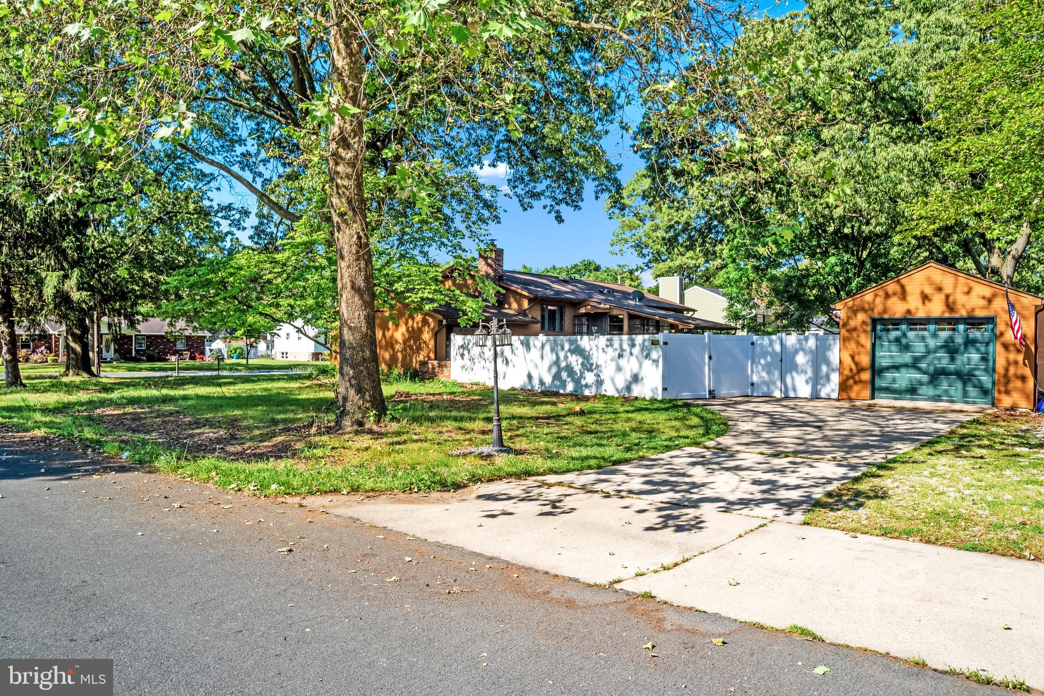 ELMHURST - Residential