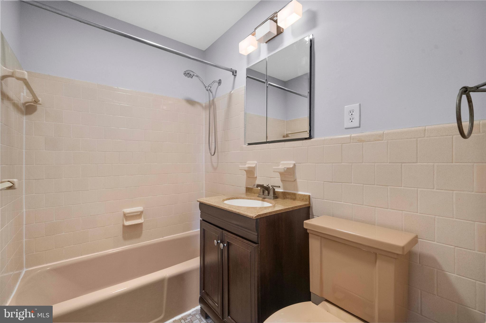 GEORGE MASON VILLAGE - Residential