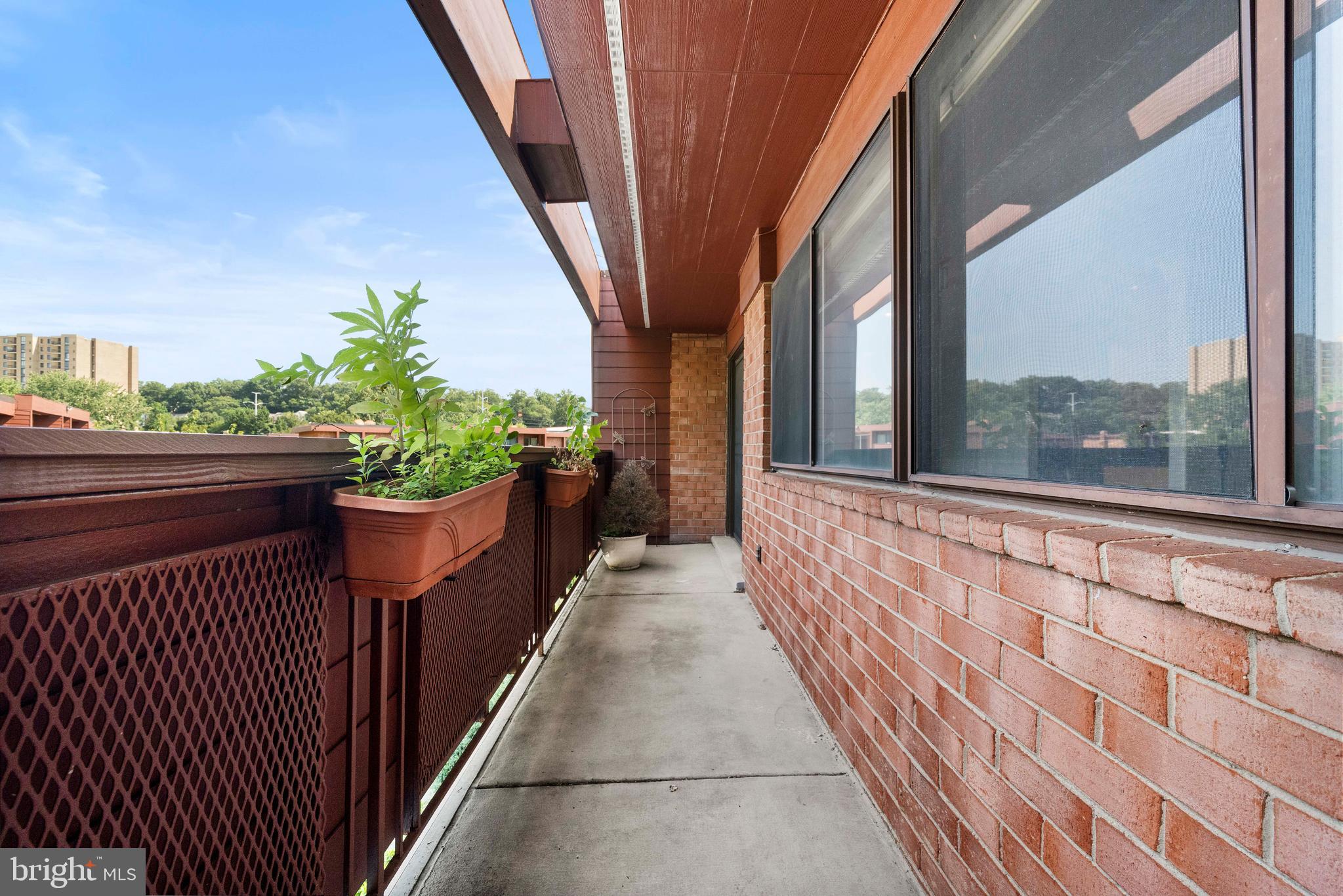 GEORGE MASON VILLAGE - Residential