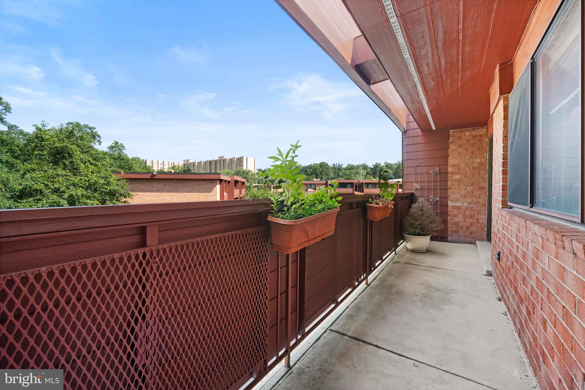 GEORGE MASON VILLAGE - Residential