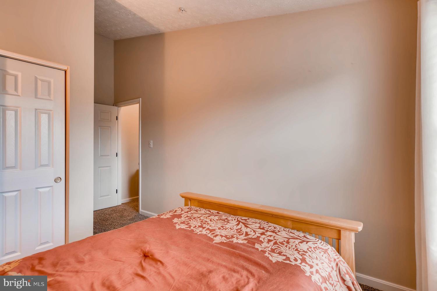 CONSTANT FRIENDSHIP - Residential