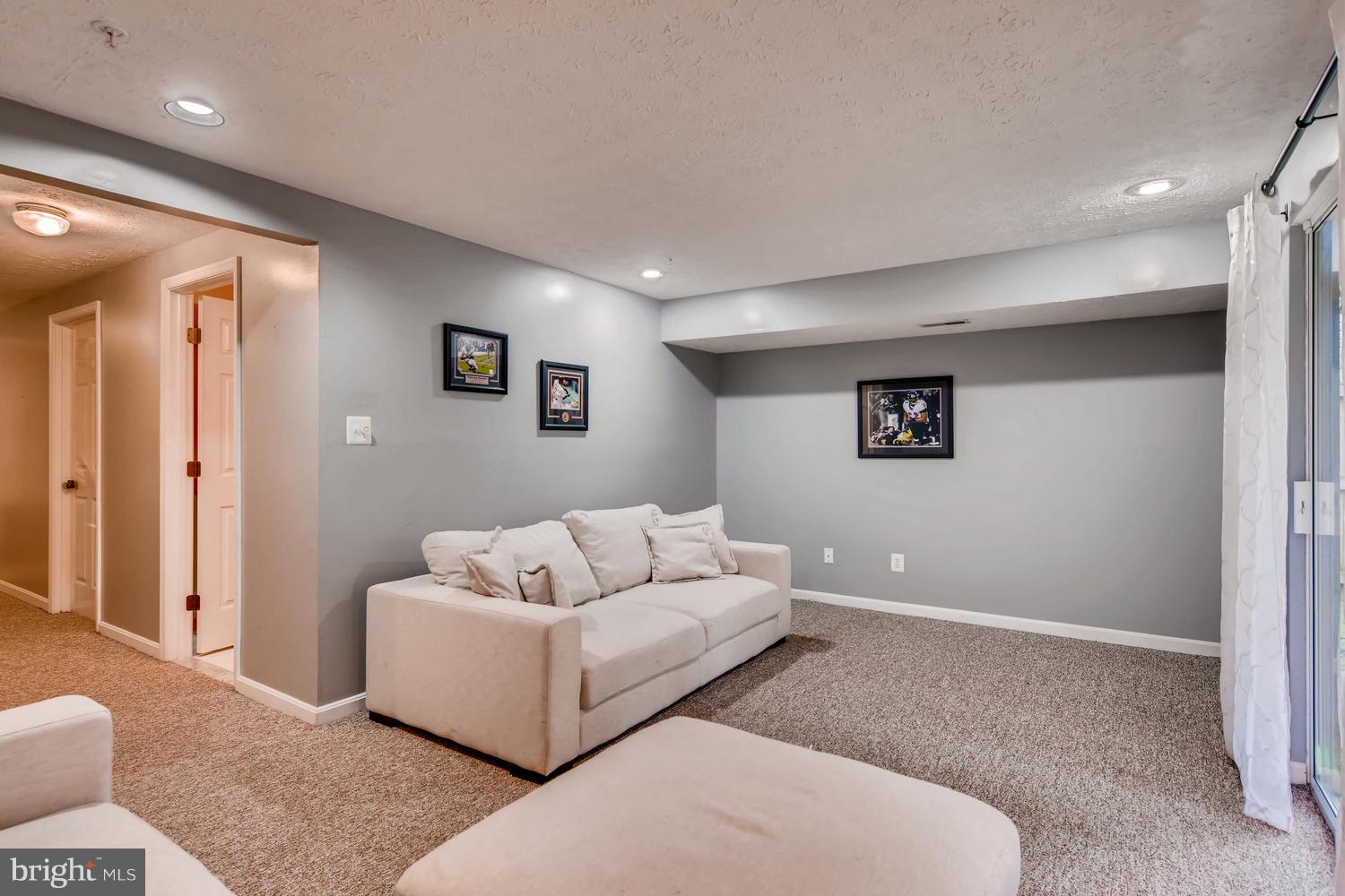 CONSTANT FRIENDSHIP - Residential