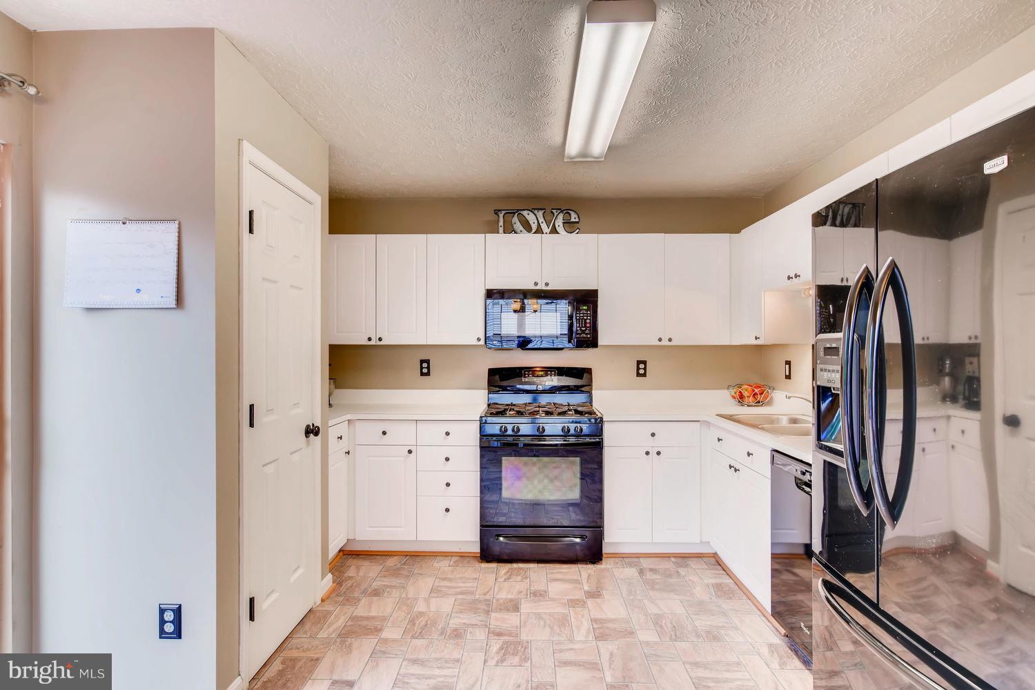 CONSTANT FRIENDSHIP - Residential