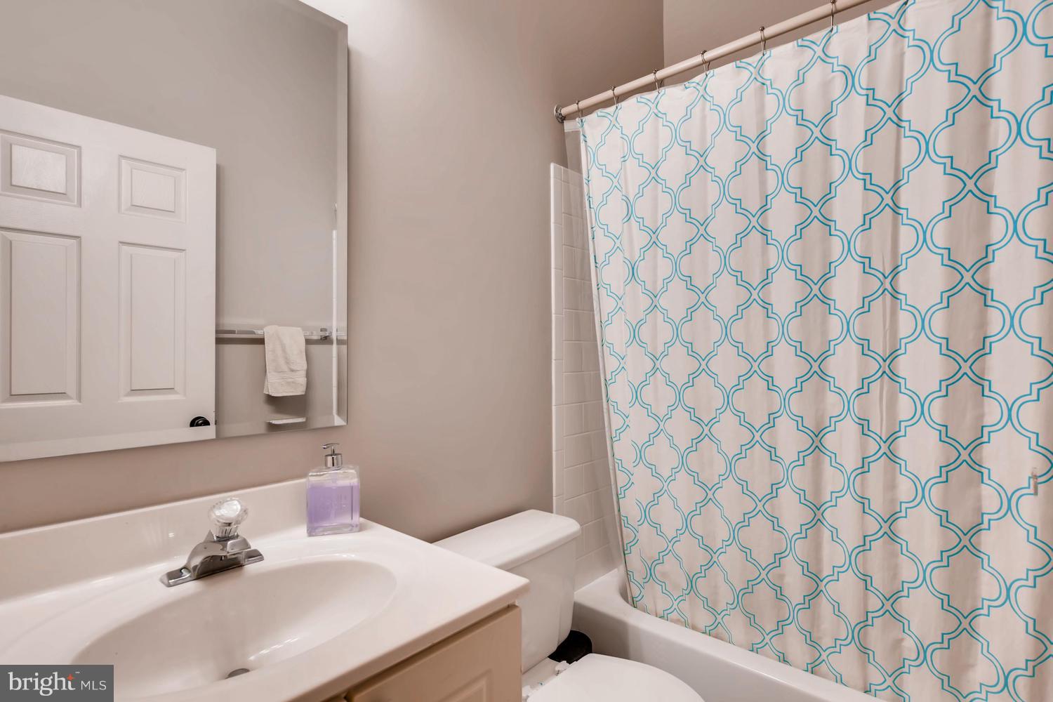 CONSTANT FRIENDSHIP - Residential