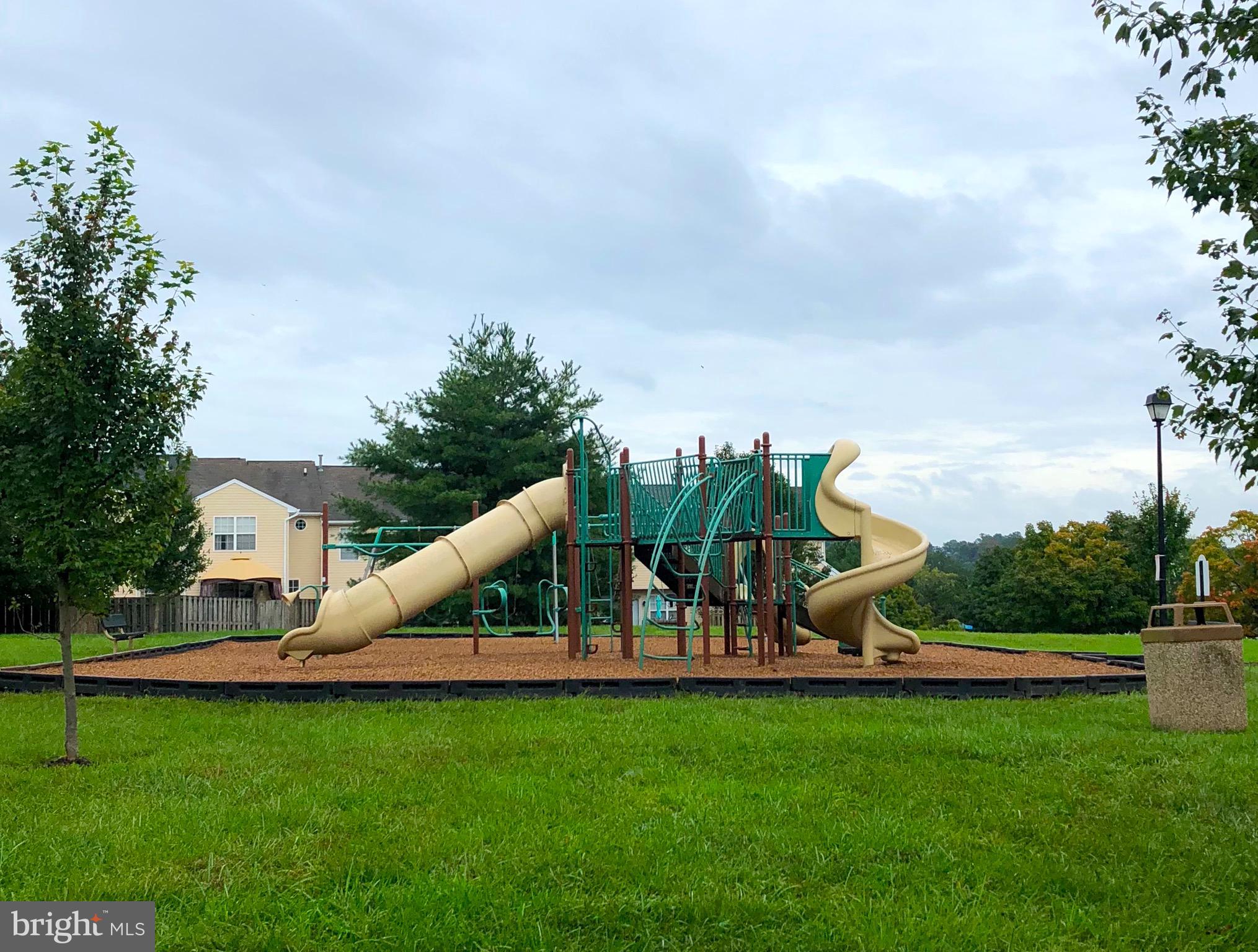 CONSTANT FRIENDSHIP - Residential