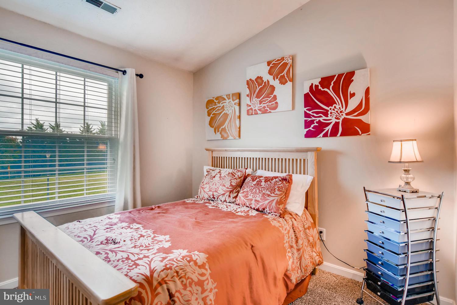 CONSTANT FRIENDSHIP - Residential