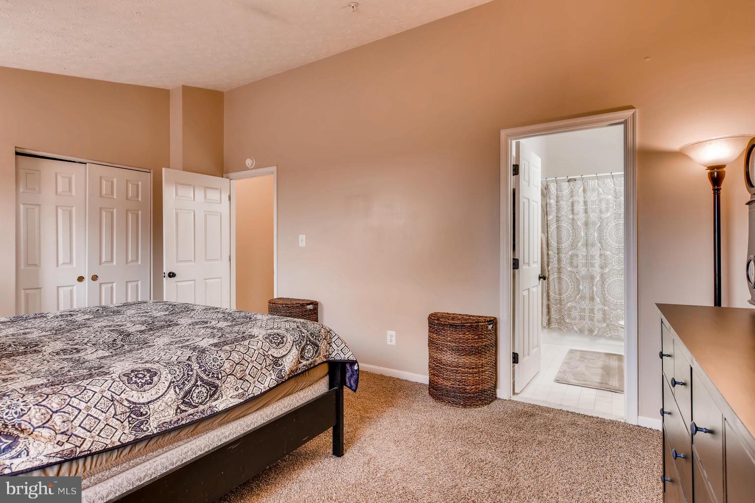 CONSTANT FRIENDSHIP - Residential