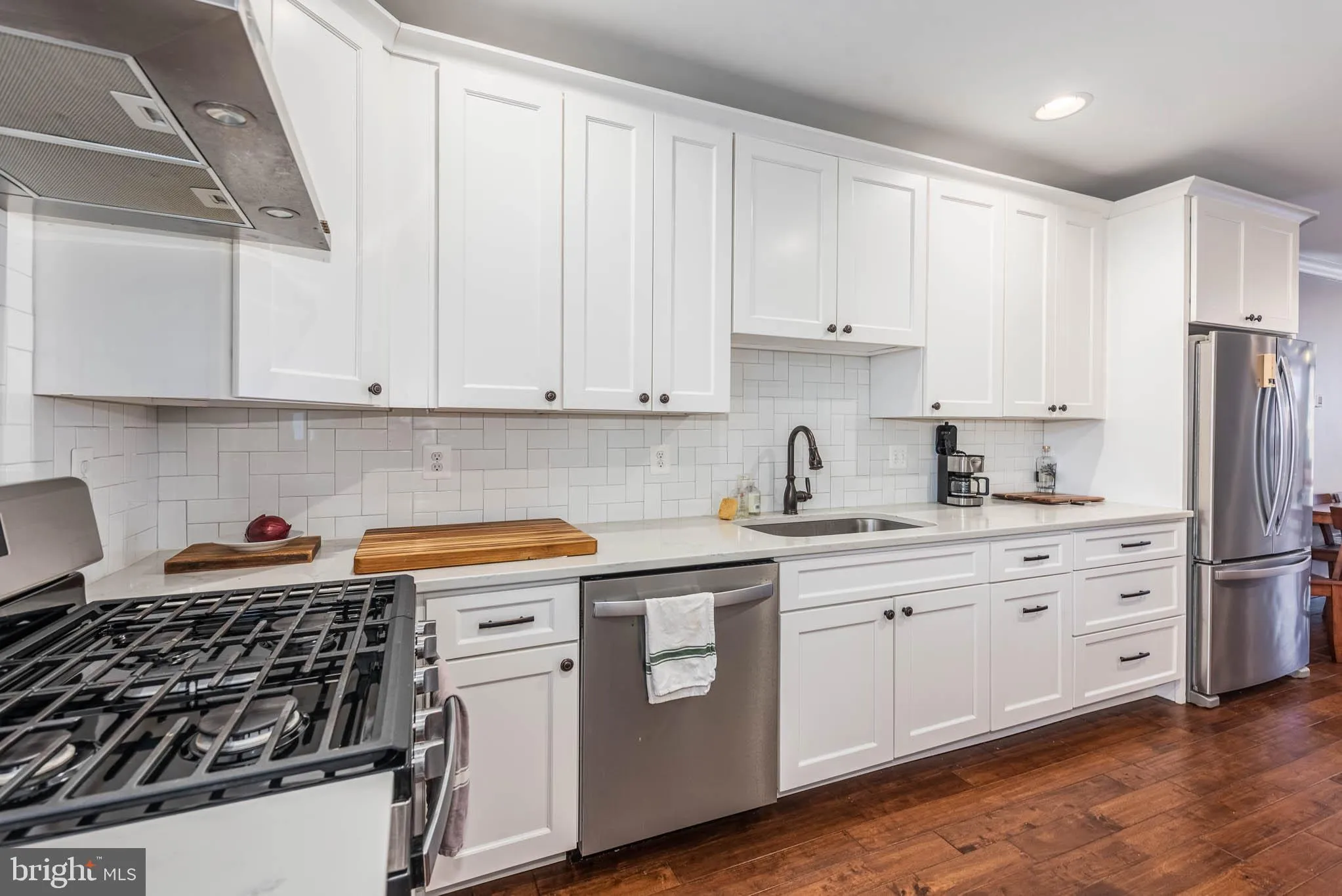 Baltimore, Maryland 21211, United States, 3 Bedrooms Bedrooms, ,3 BathroomsBathrooms,Residential,Pending,12779