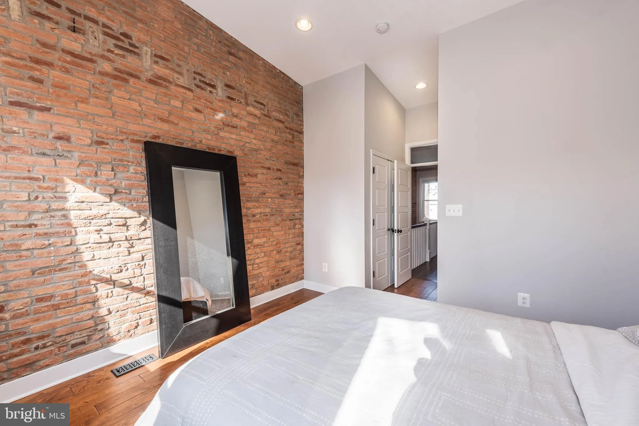 Baltimore, Maryland 21211, United States, 3 Bedrooms Bedrooms, ,3 BathroomsBathrooms,Residential,Pending,12779