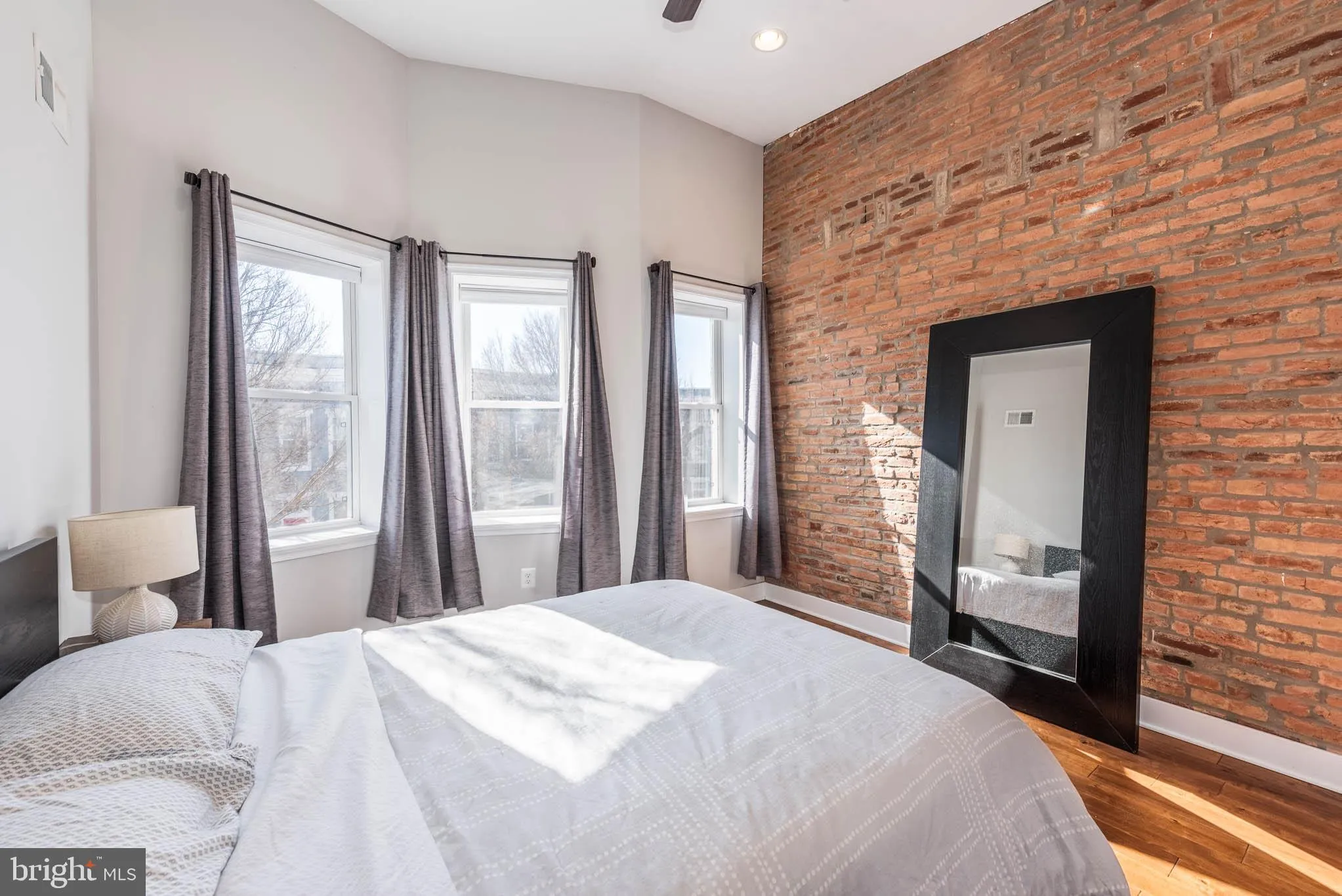 Baltimore, Maryland 21211, United States, 3 Bedrooms Bedrooms, ,3 BathroomsBathrooms,Residential,Pending,12779
