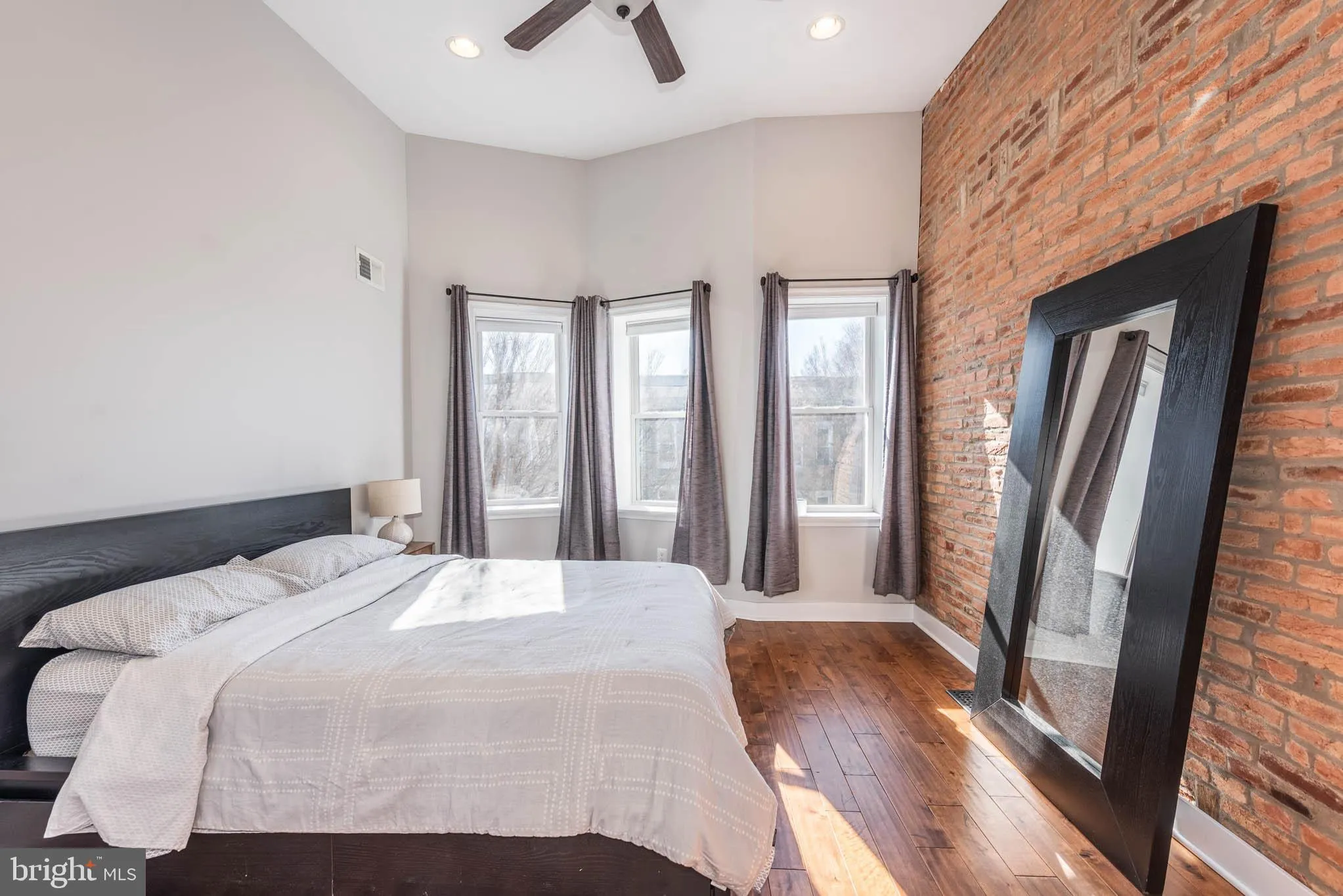 Baltimore, Maryland 21211, United States, 3 Bedrooms Bedrooms, ,3 BathroomsBathrooms,Residential,Pending,12779