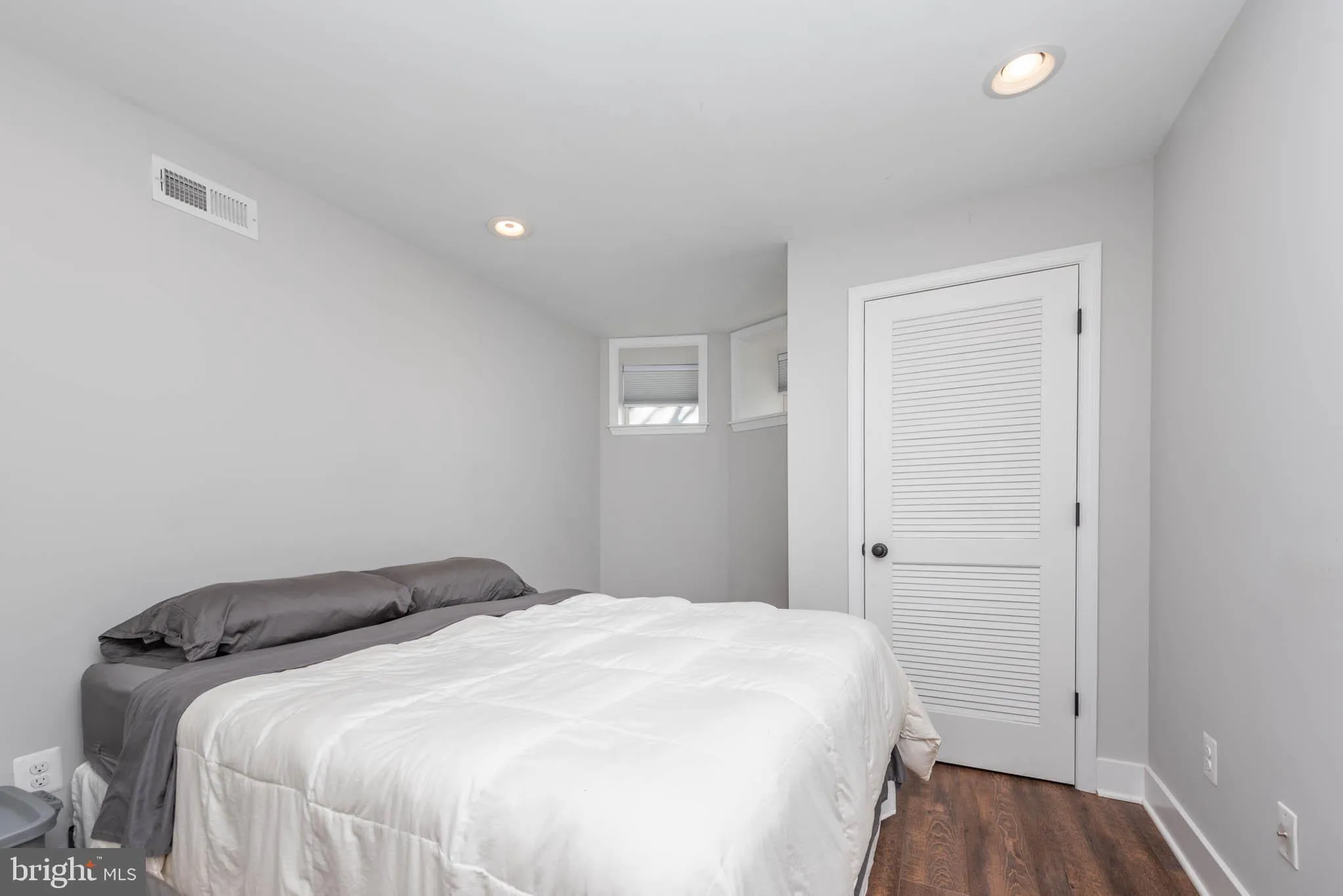 Baltimore, Maryland 21211, United States, 3 Bedrooms Bedrooms, ,3 BathroomsBathrooms,Residential,Pending,12779