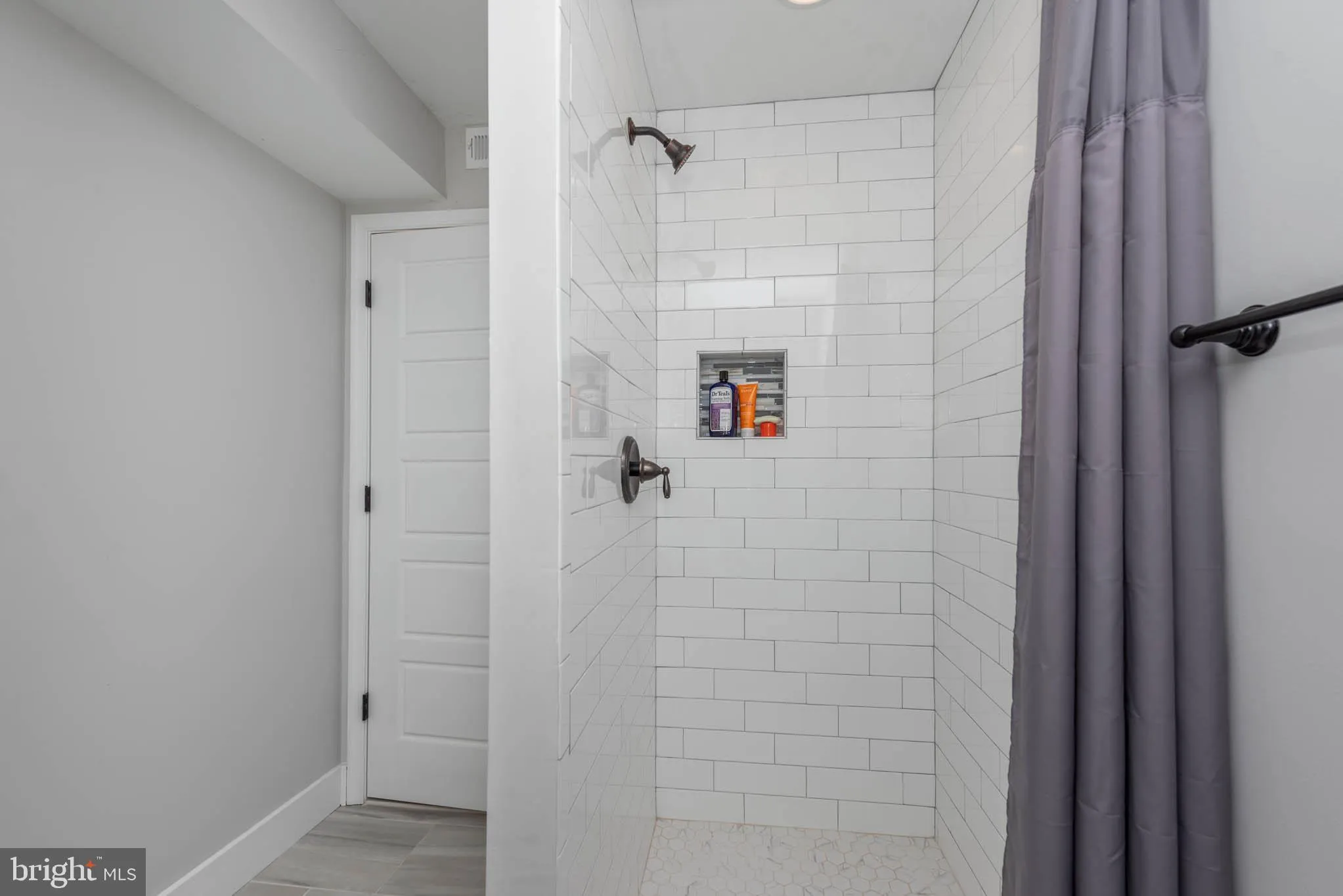 Baltimore, Maryland 21211, United States, 3 Bedrooms Bedrooms, ,3 BathroomsBathrooms,Residential,Pending,12779
