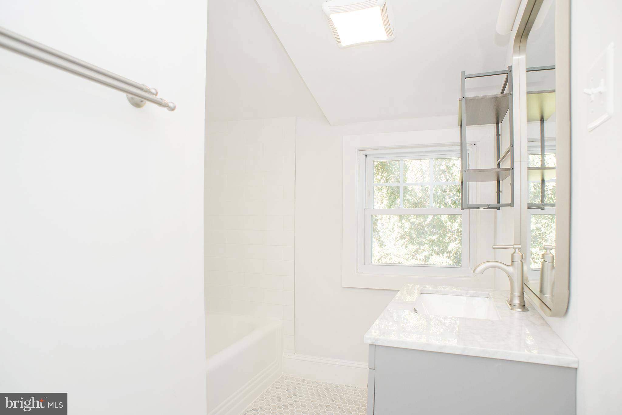 EASTPORT - Residential Lease