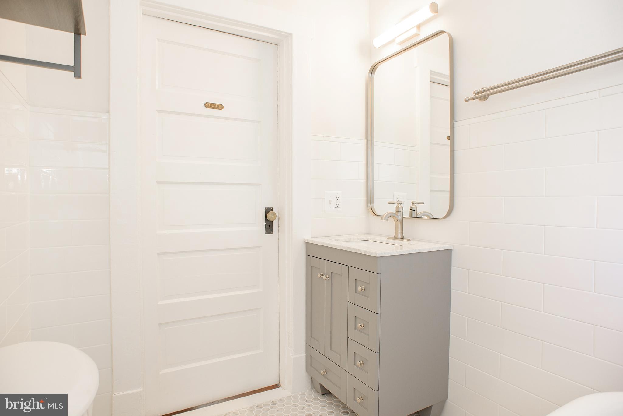 EASTPORT - Residential Lease