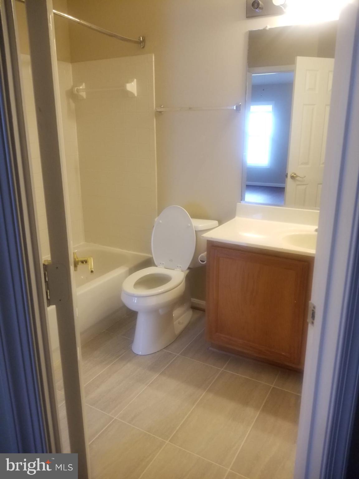 MCNAIR FARMS LANDBAY - Residential Lease