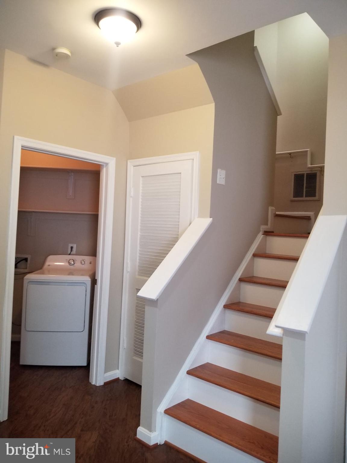 MCNAIR FARMS LANDBAY - Residential Lease