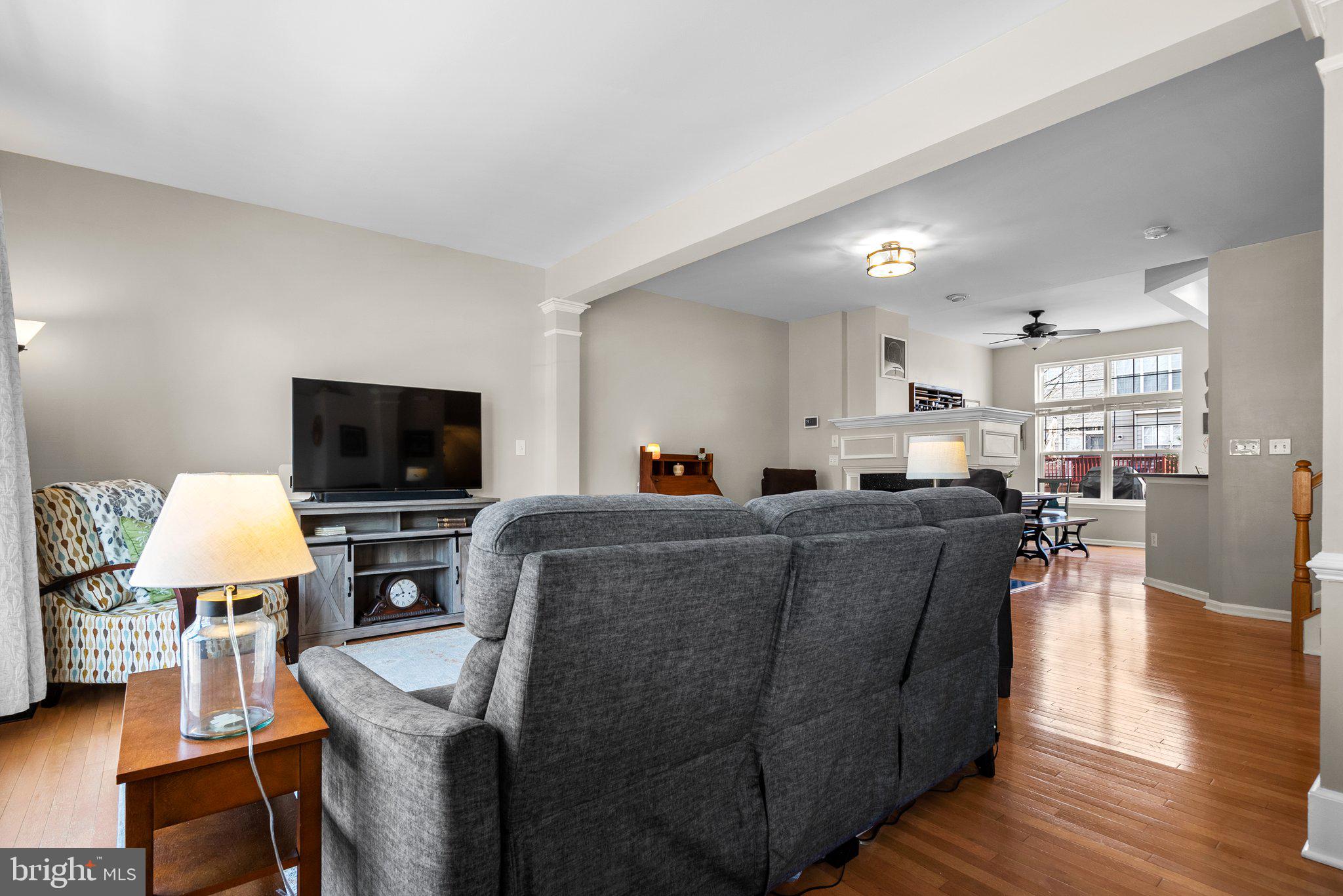 AUTUMN CHASE HUNT - Residential