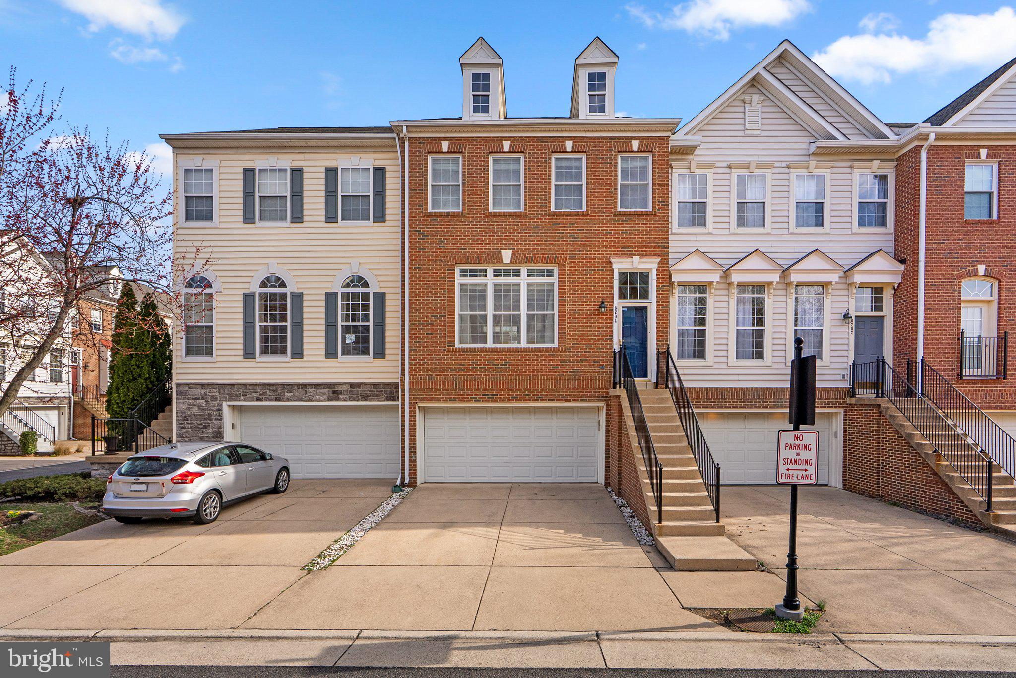 AUTUMN CHASE HUNT - Residential