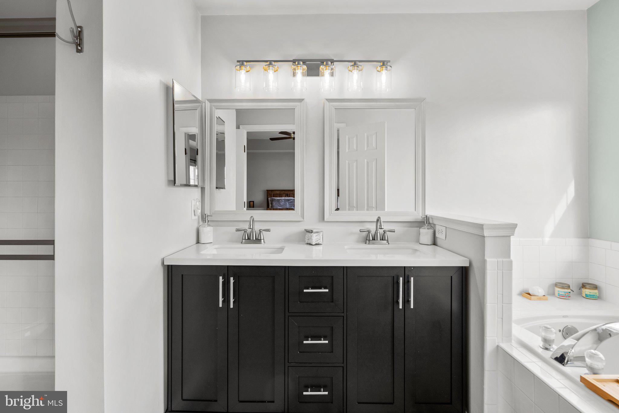 AUTUMN CHASE HUNT - Residential