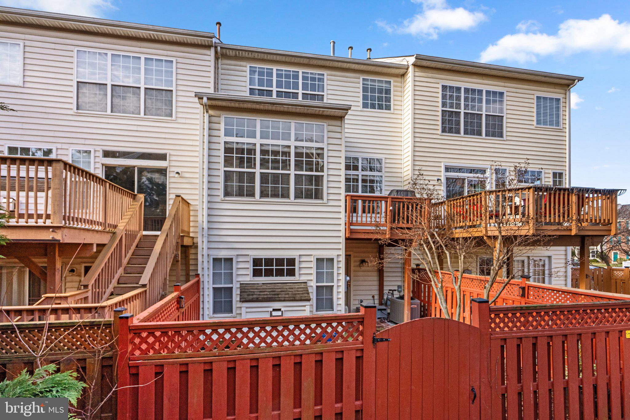 AUTUMN CHASE HUNT - Residential