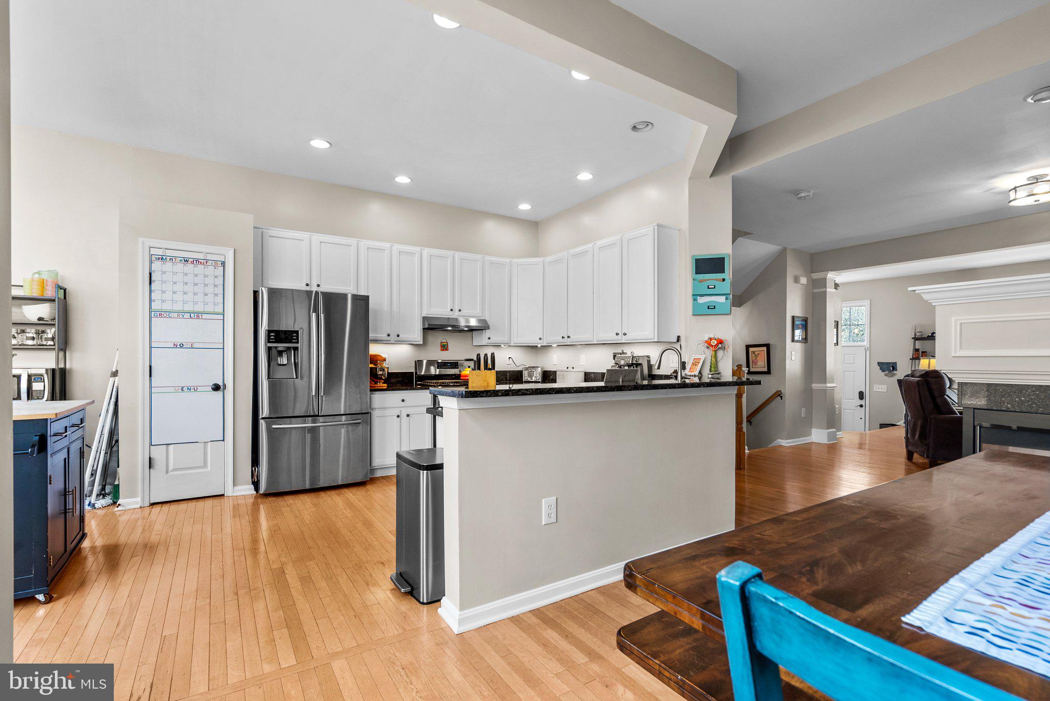 AUTUMN CHASE HUNT - Residential