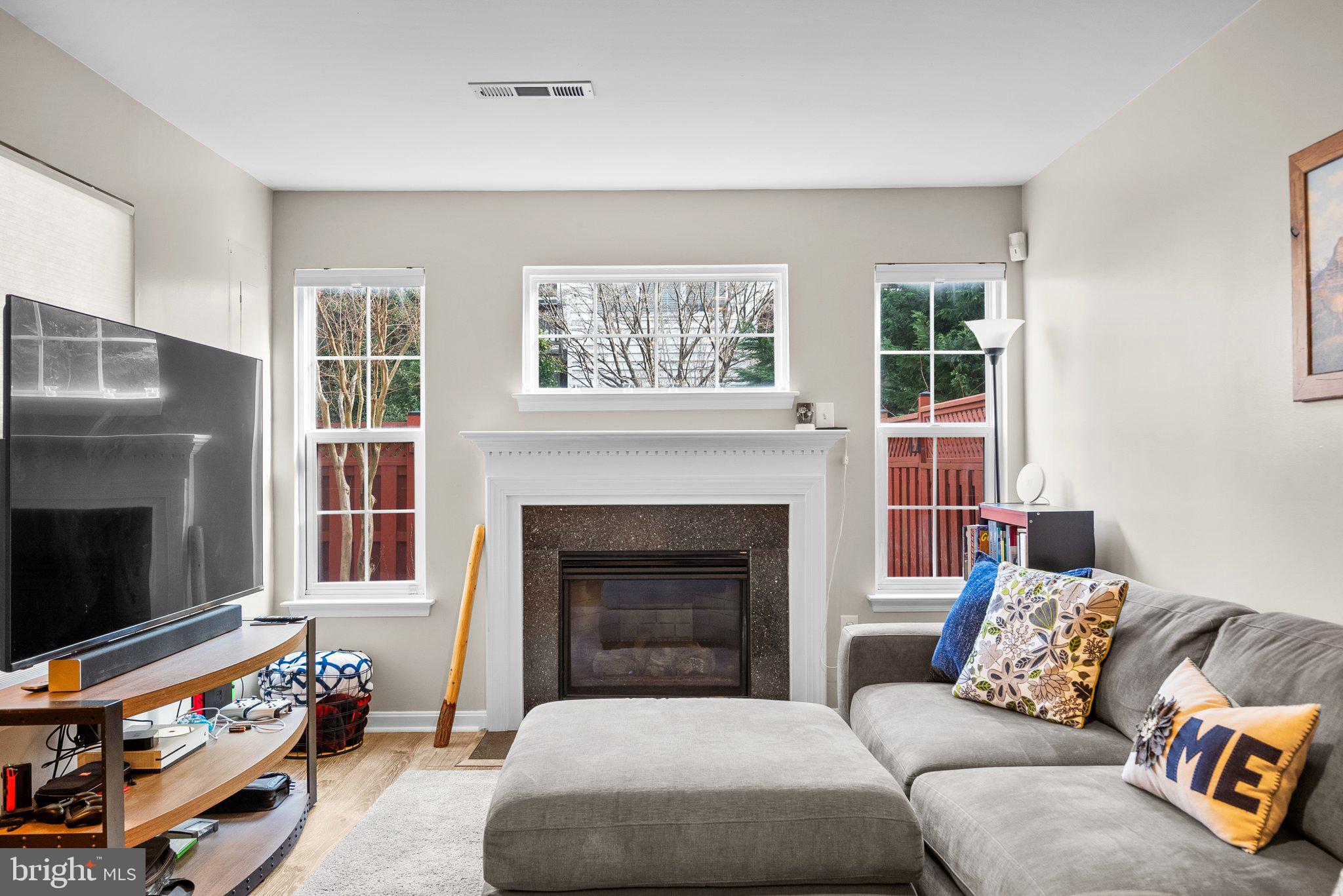 AUTUMN CHASE HUNT - Residential