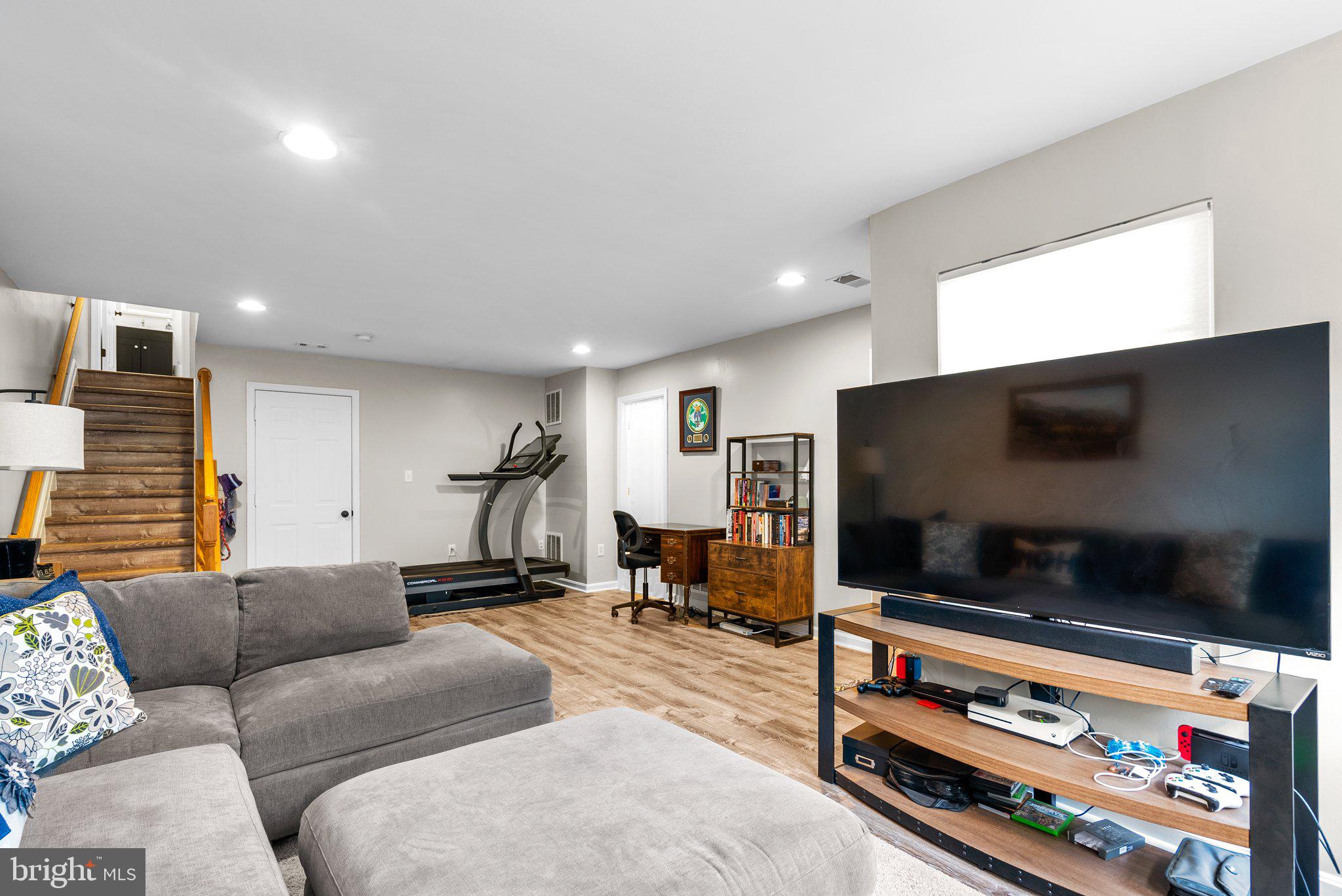 AUTUMN CHASE HUNT - Residential