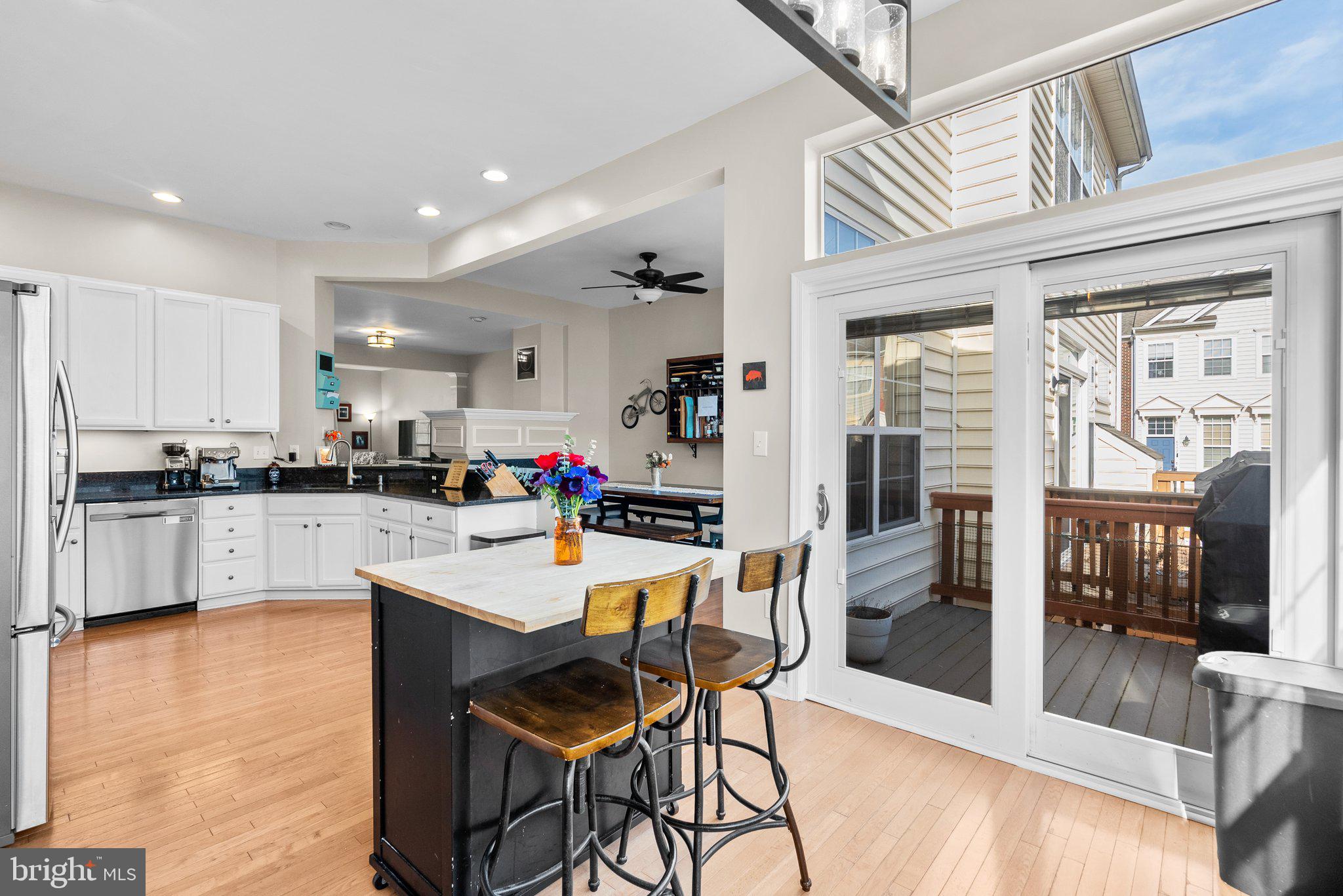 AUTUMN CHASE HUNT - Residential