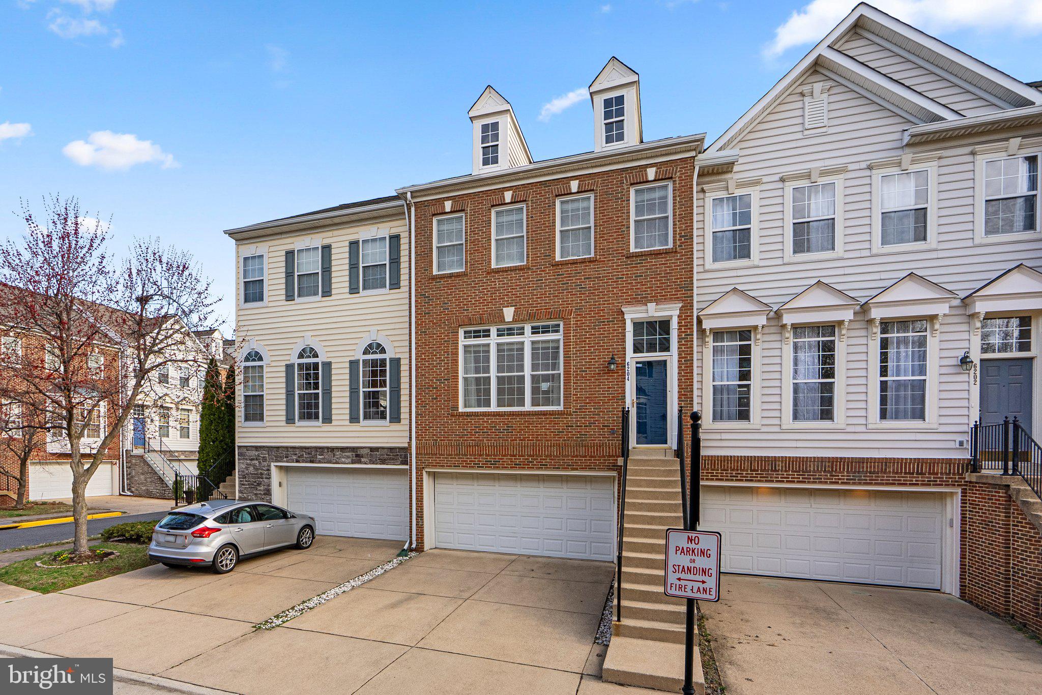 AUTUMN CHASE HUNT - Residential