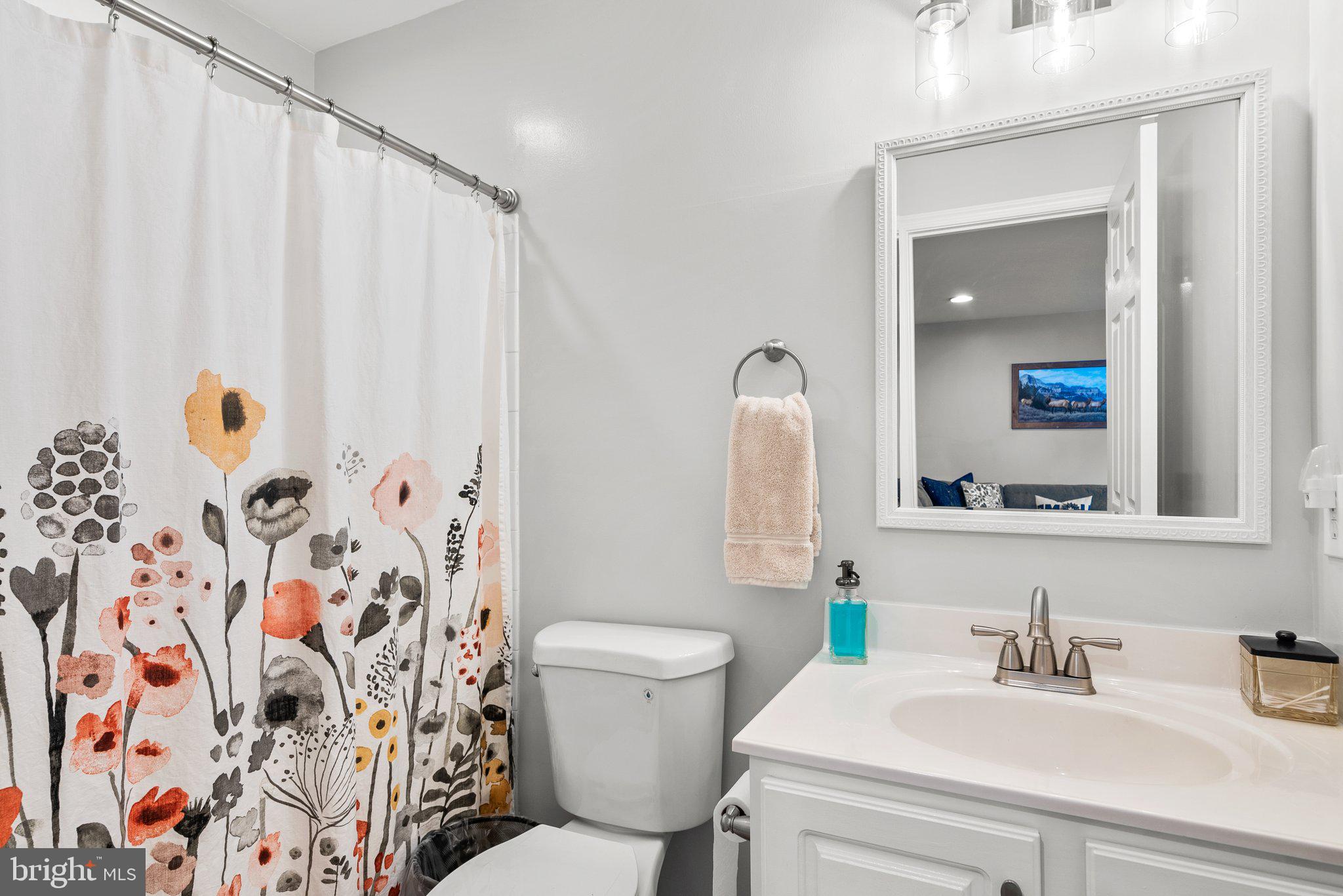 AUTUMN CHASE HUNT - Residential