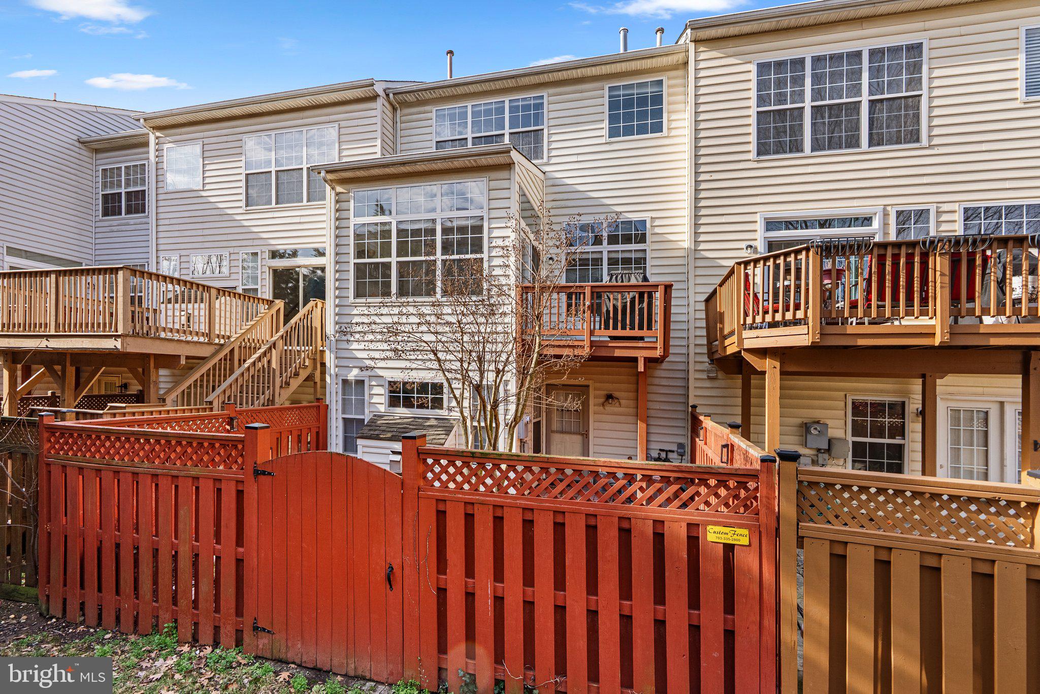 AUTUMN CHASE HUNT - Residential