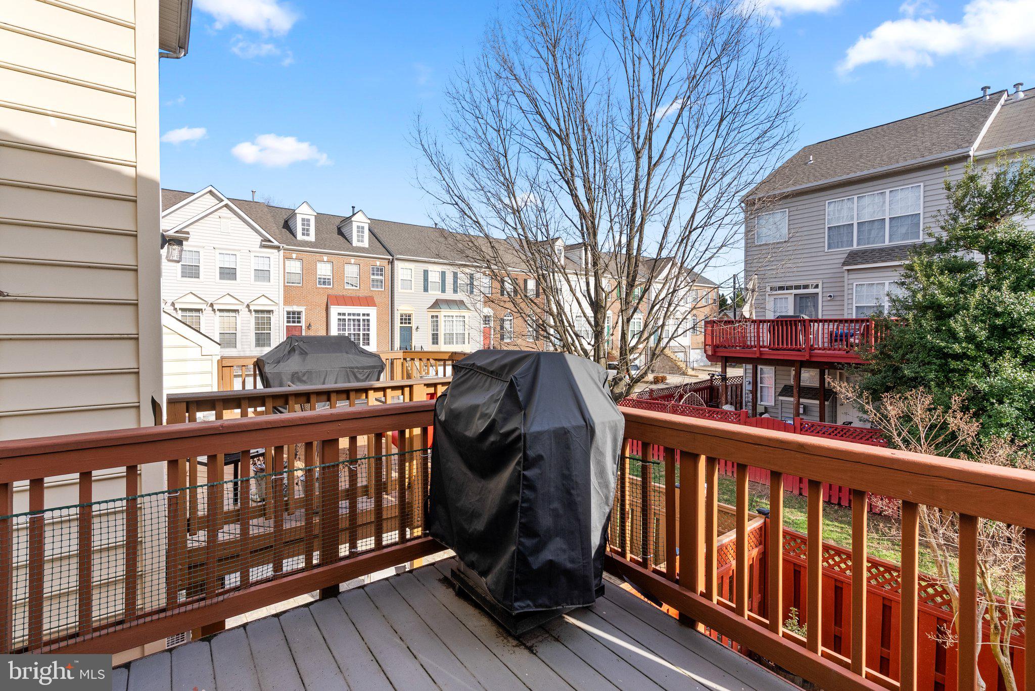 AUTUMN CHASE HUNT - Residential