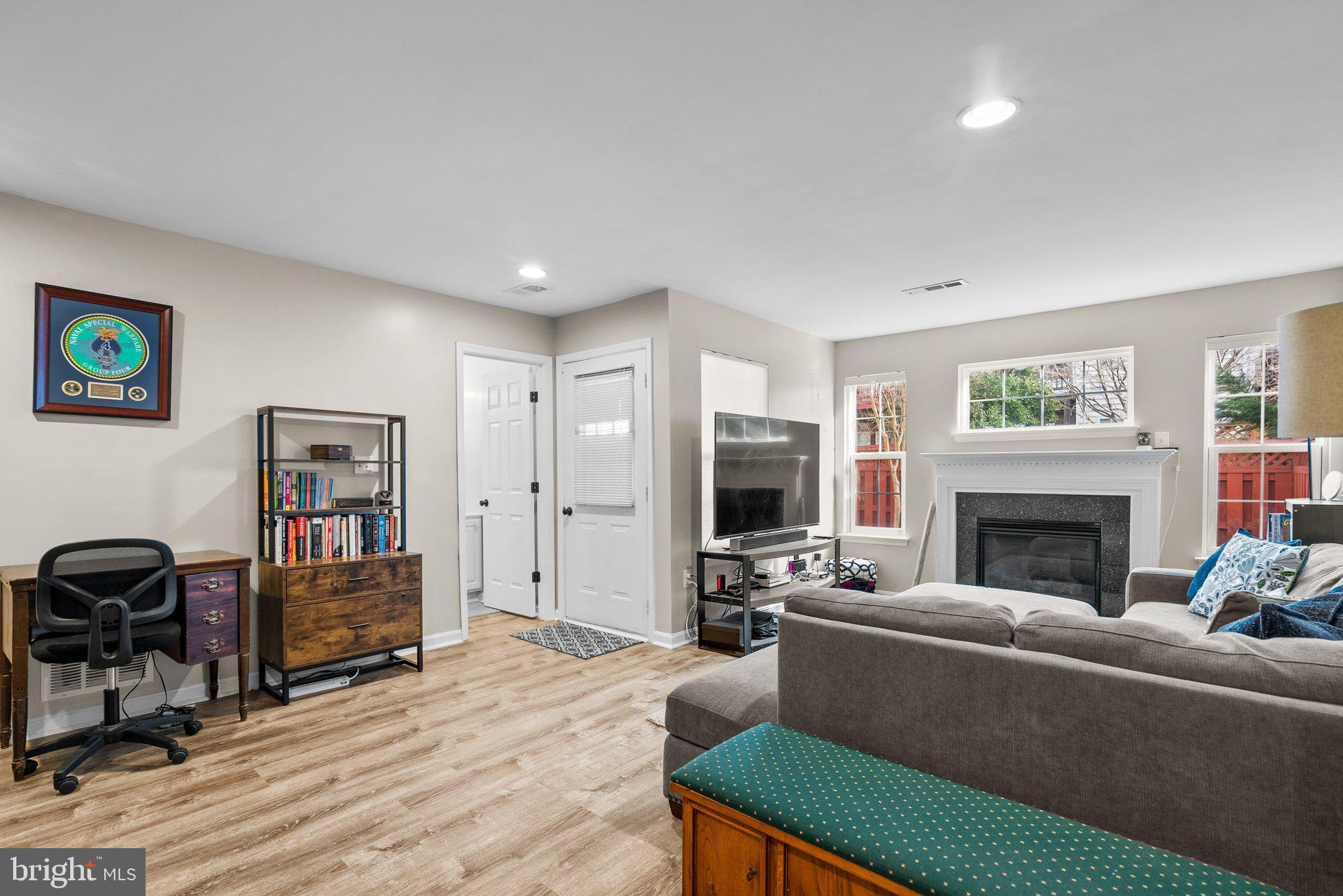 AUTUMN CHASE HUNT - Residential