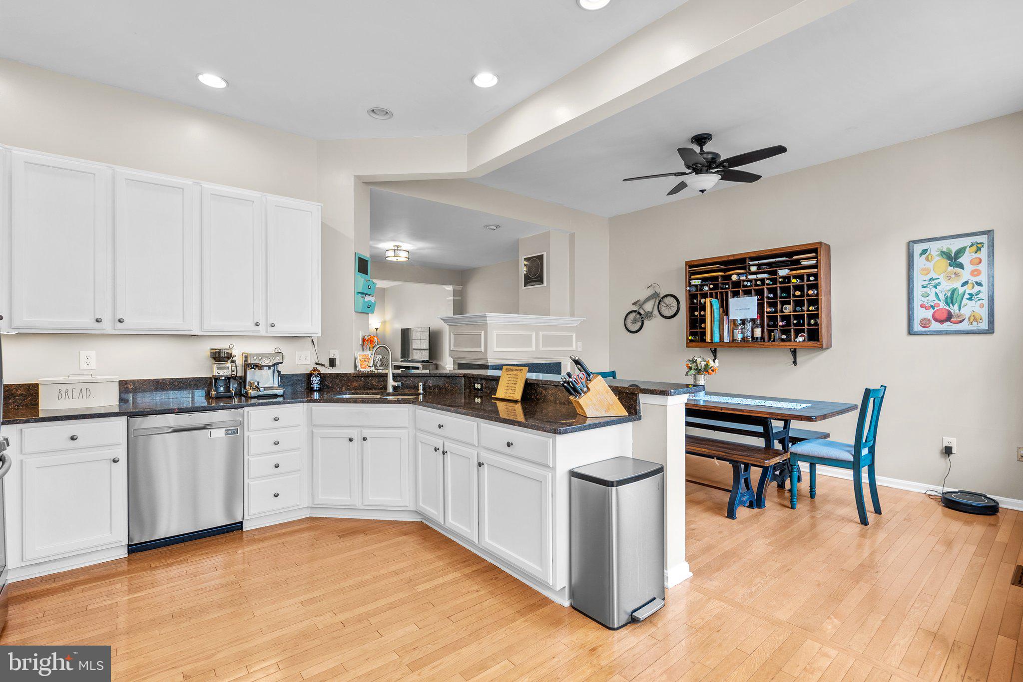 AUTUMN CHASE HUNT - Residential