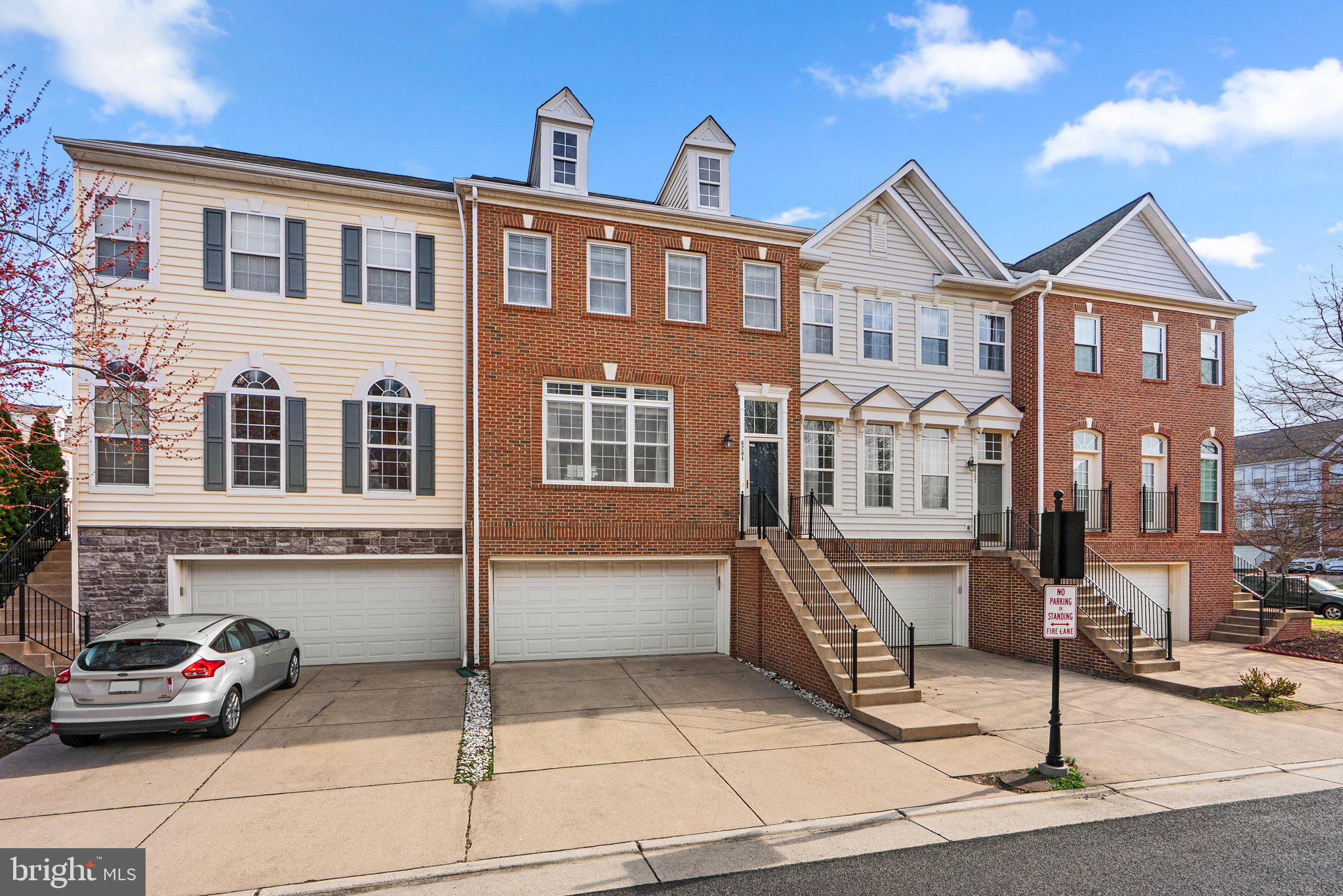 AUTUMN CHASE HUNT - Residential