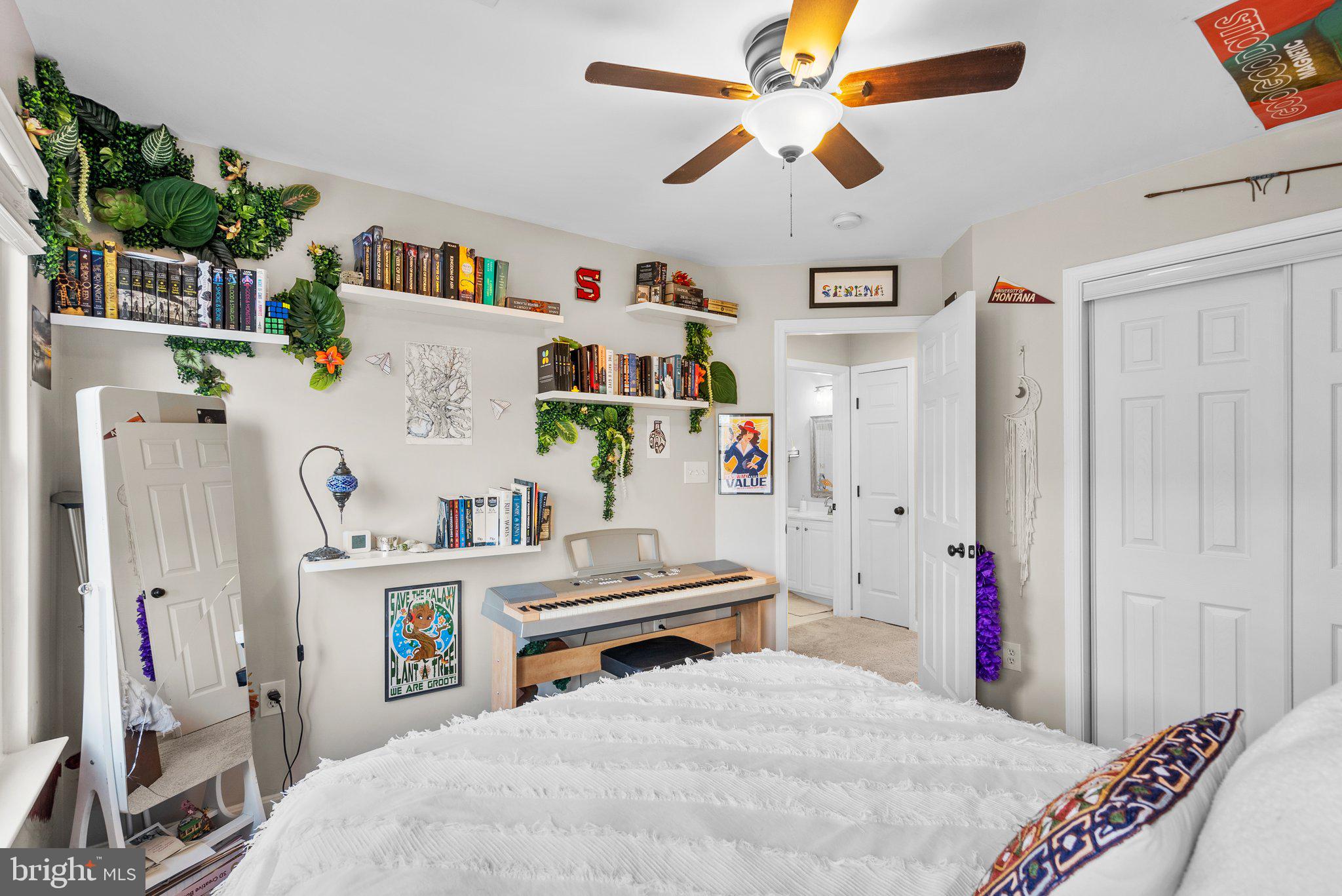 AUTUMN CHASE HUNT - Residential