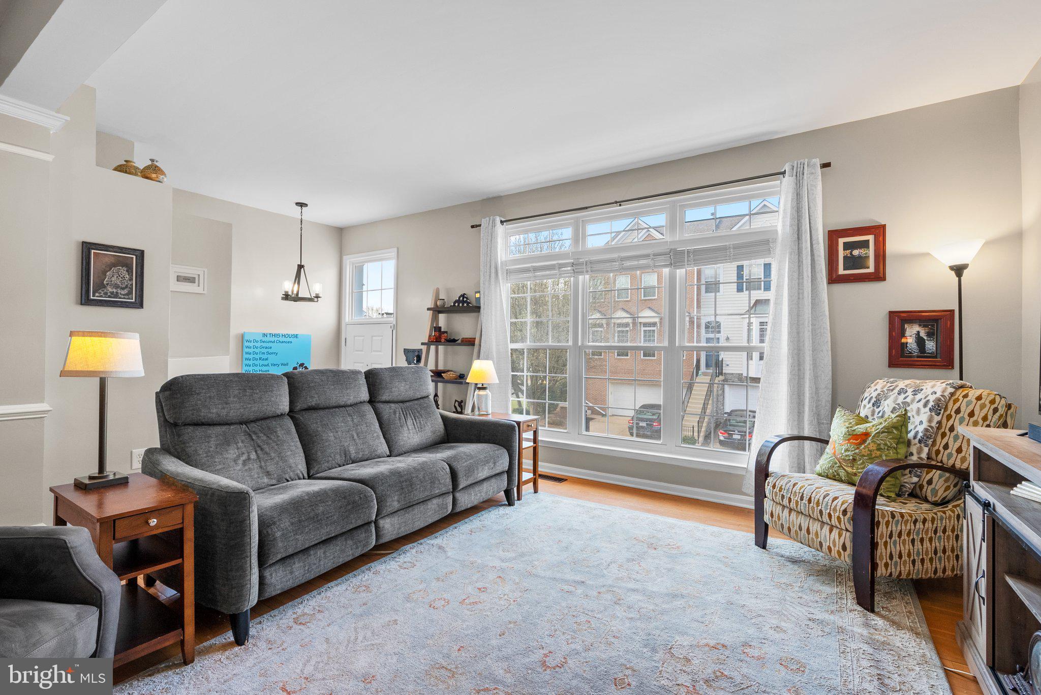 AUTUMN CHASE HUNT - Residential