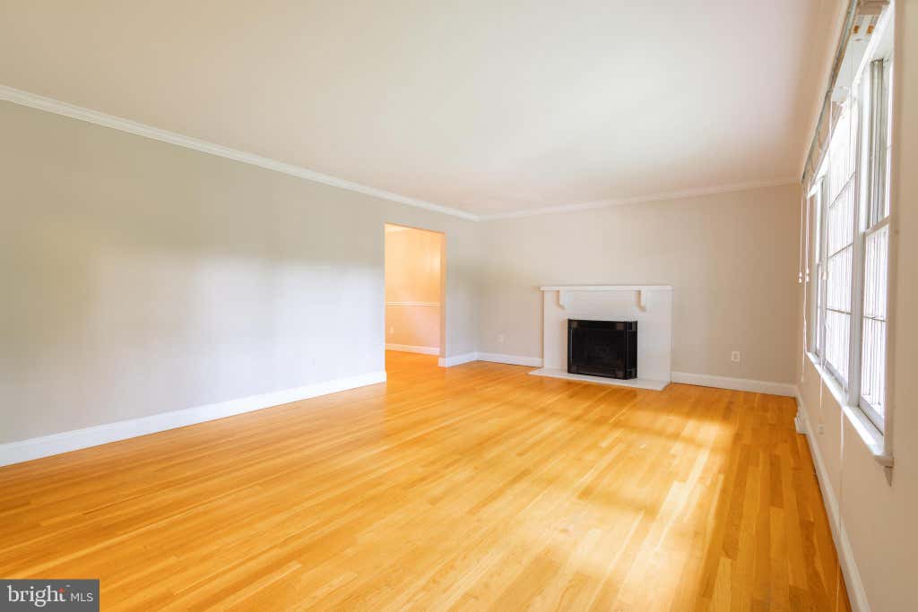Photo of 9908 Minburn Street, GREAT FALLS, VA 22066 (MLS # VAFX2330308)